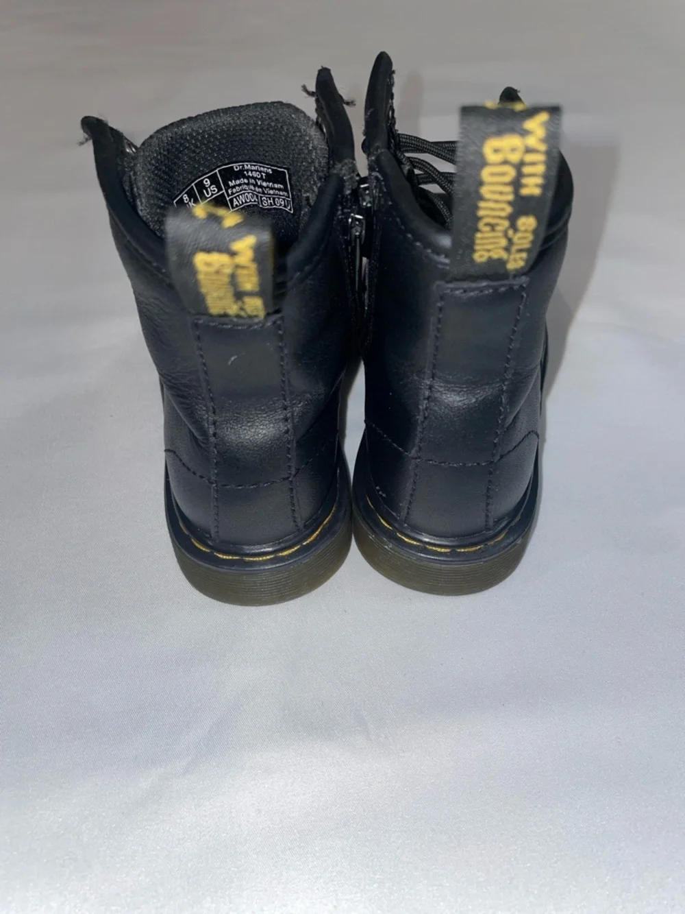Dr. Martens Kids 1460 Black Leather Lace-Up Boots. Size 9
